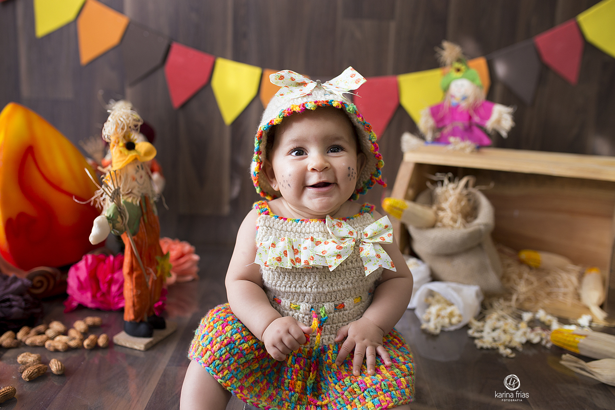 no acompanhamento mensal a menina esta sorrindo