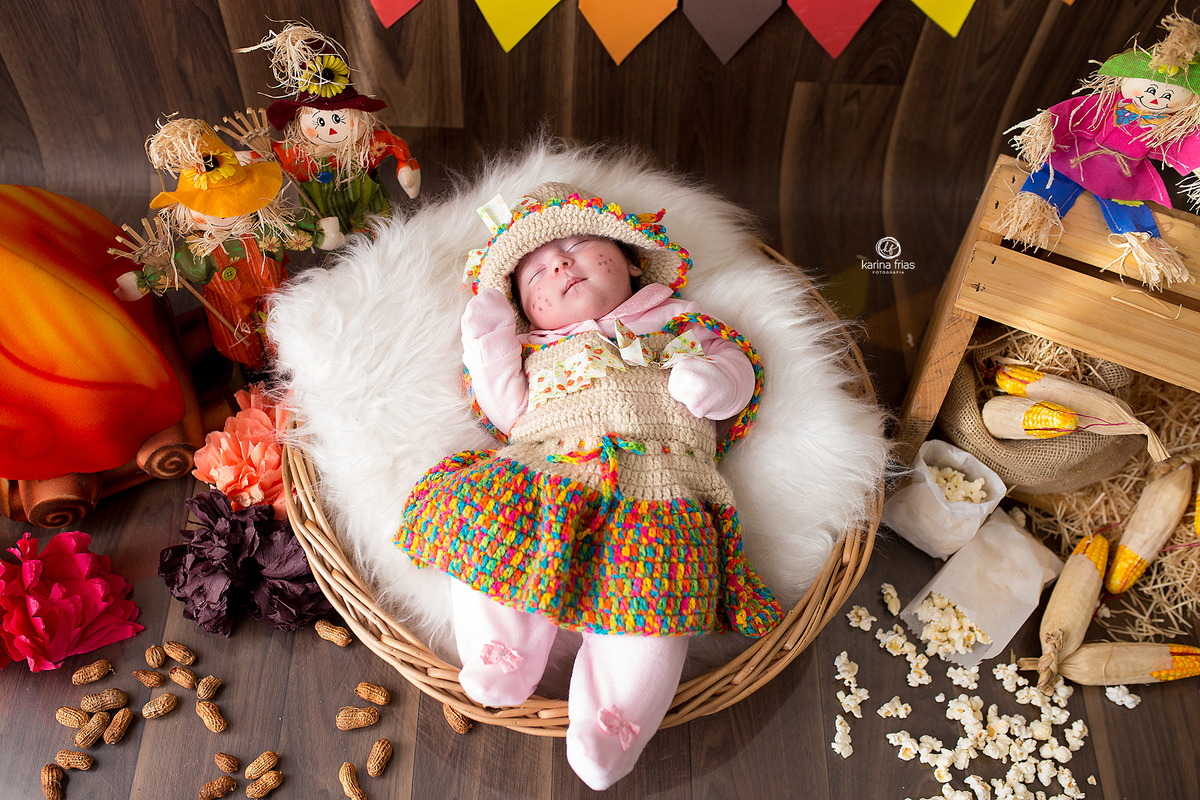 no acompanhamento mensal fizemos o cenario junino