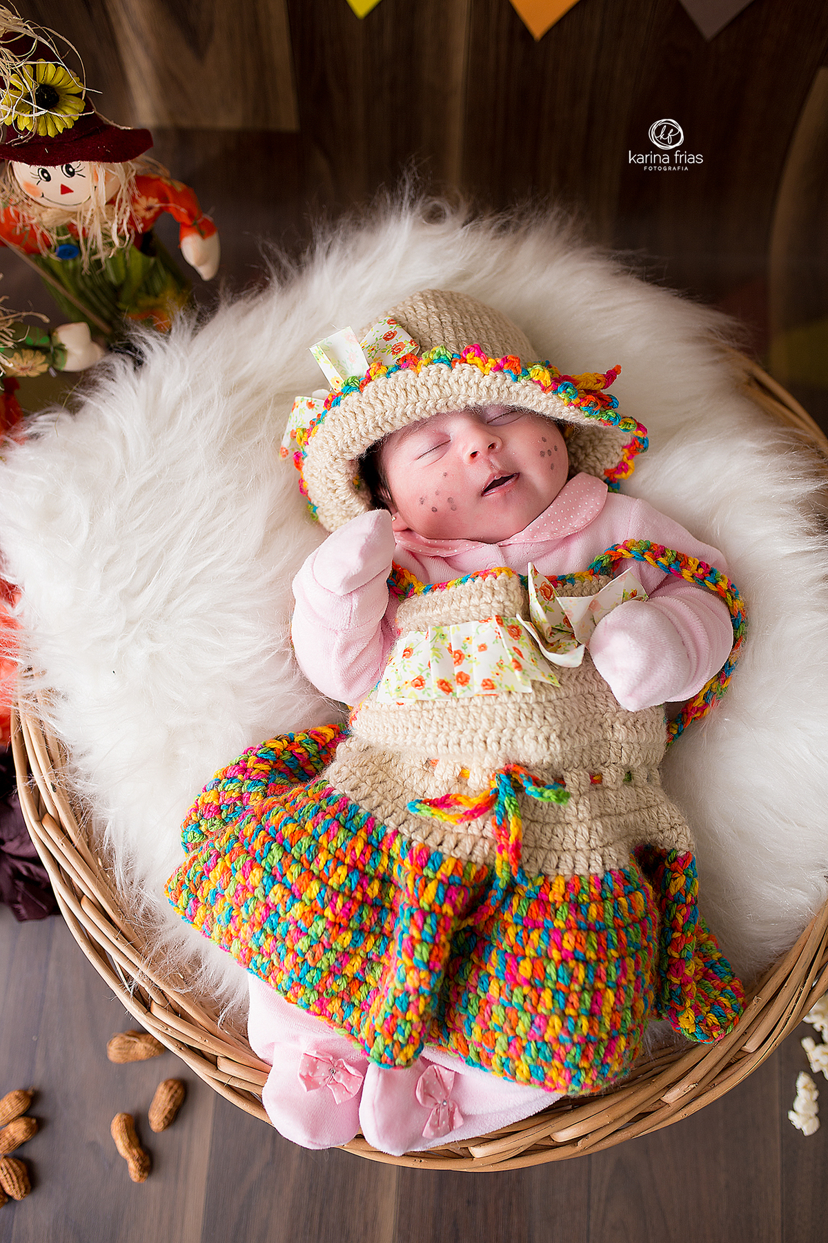 a bebe dorme durante o ensaio infantil