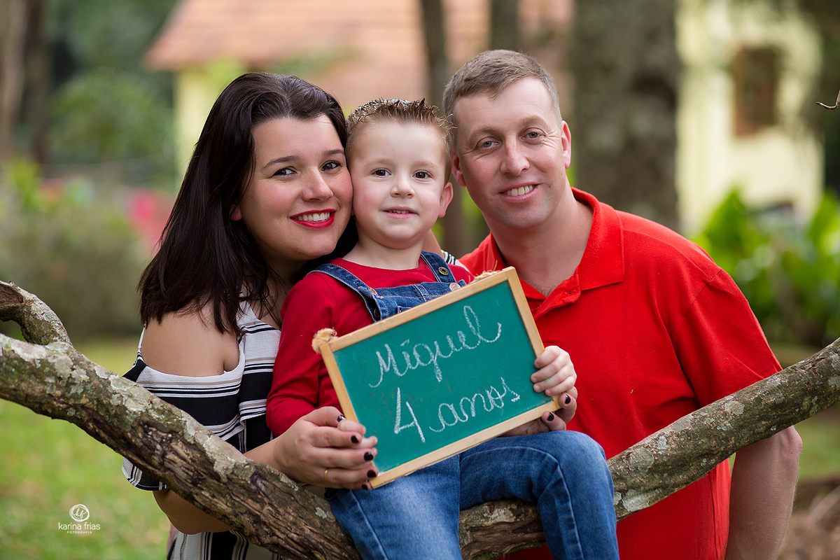 a familia posa para a fotografa de caxias do sul
