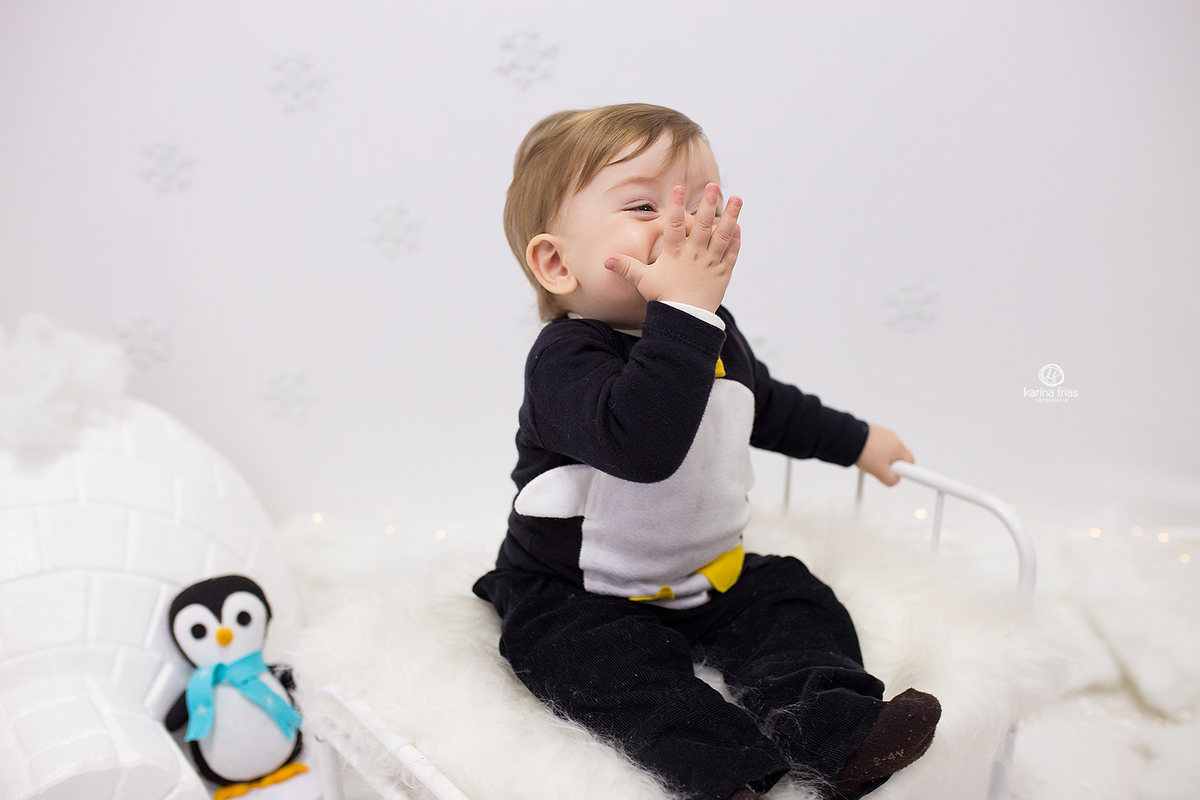 A CRIANÇA MANDA BEIJO PARA A FOTOGRAFA DE BEBES DE CAXIAS DO SUL, KARINA FRIAS