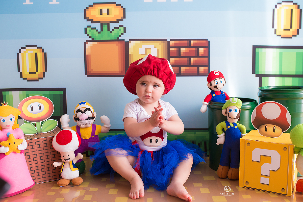 a menina bate palma no ensaio de super mario