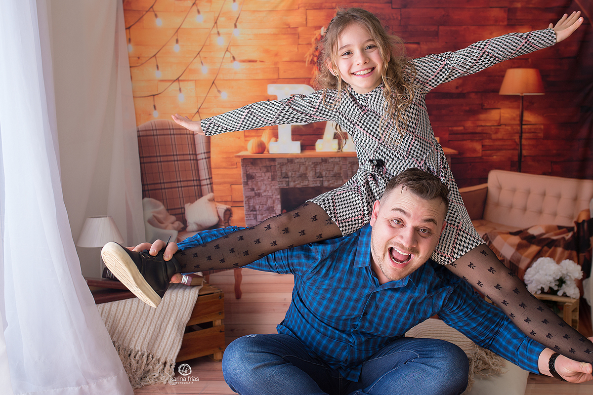 os modelos sorriem para a fotografa de familia de caxias do sul, karina frias