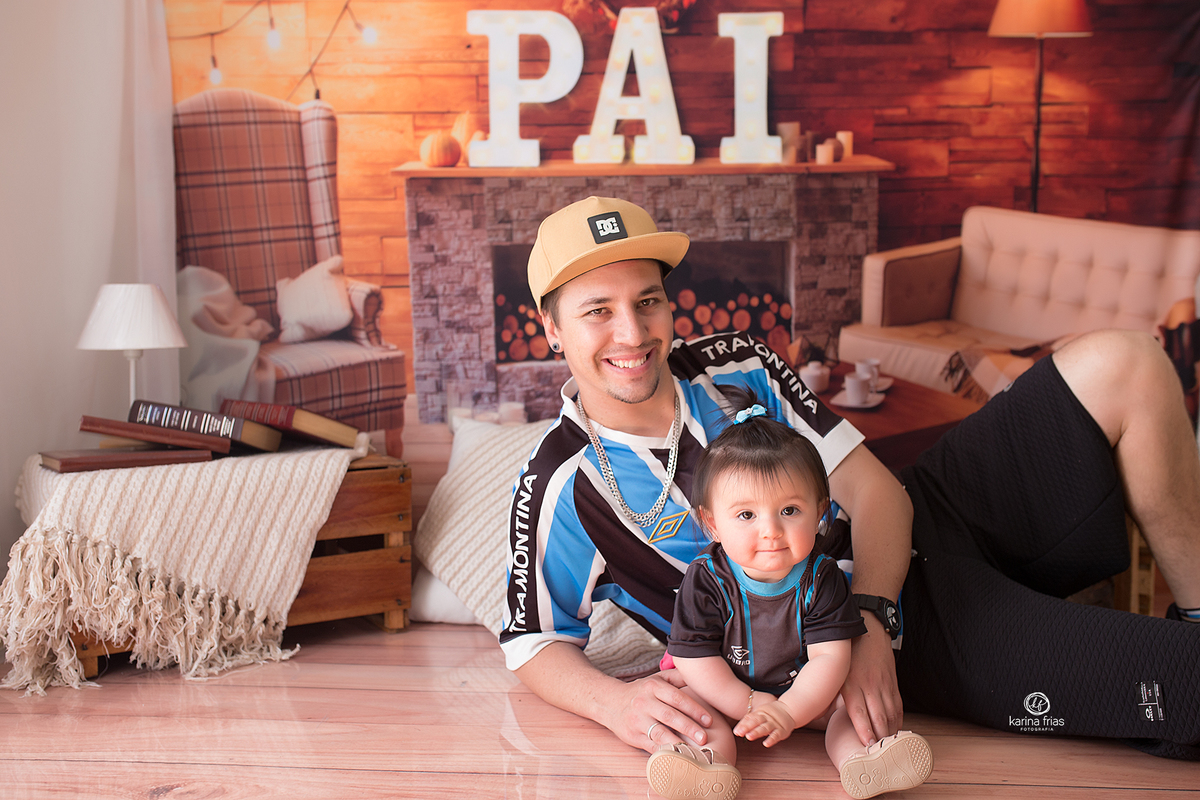 pai e filha posam no ensaio de dia dos pais