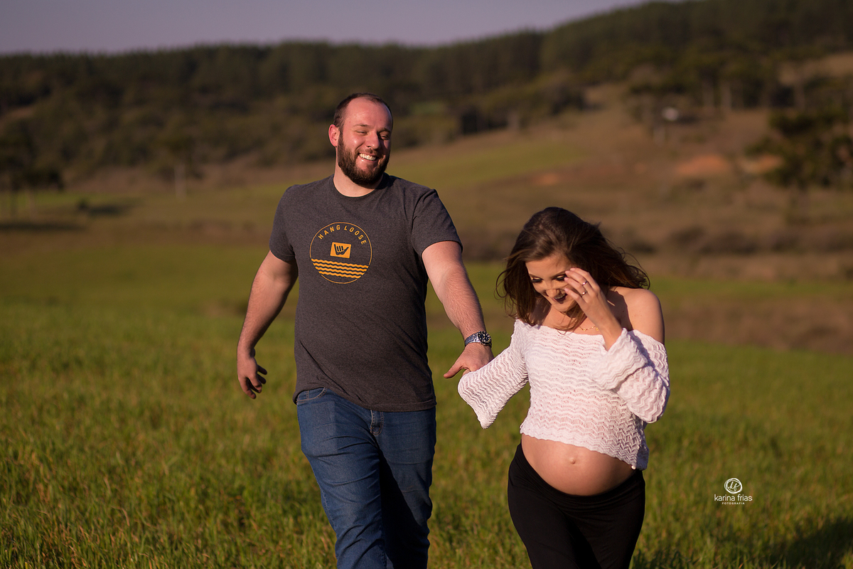 no ensaio de gestante os modelos correm