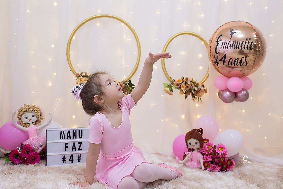a menina esta completando 4 anos e fizemos um ensaio de bailarina