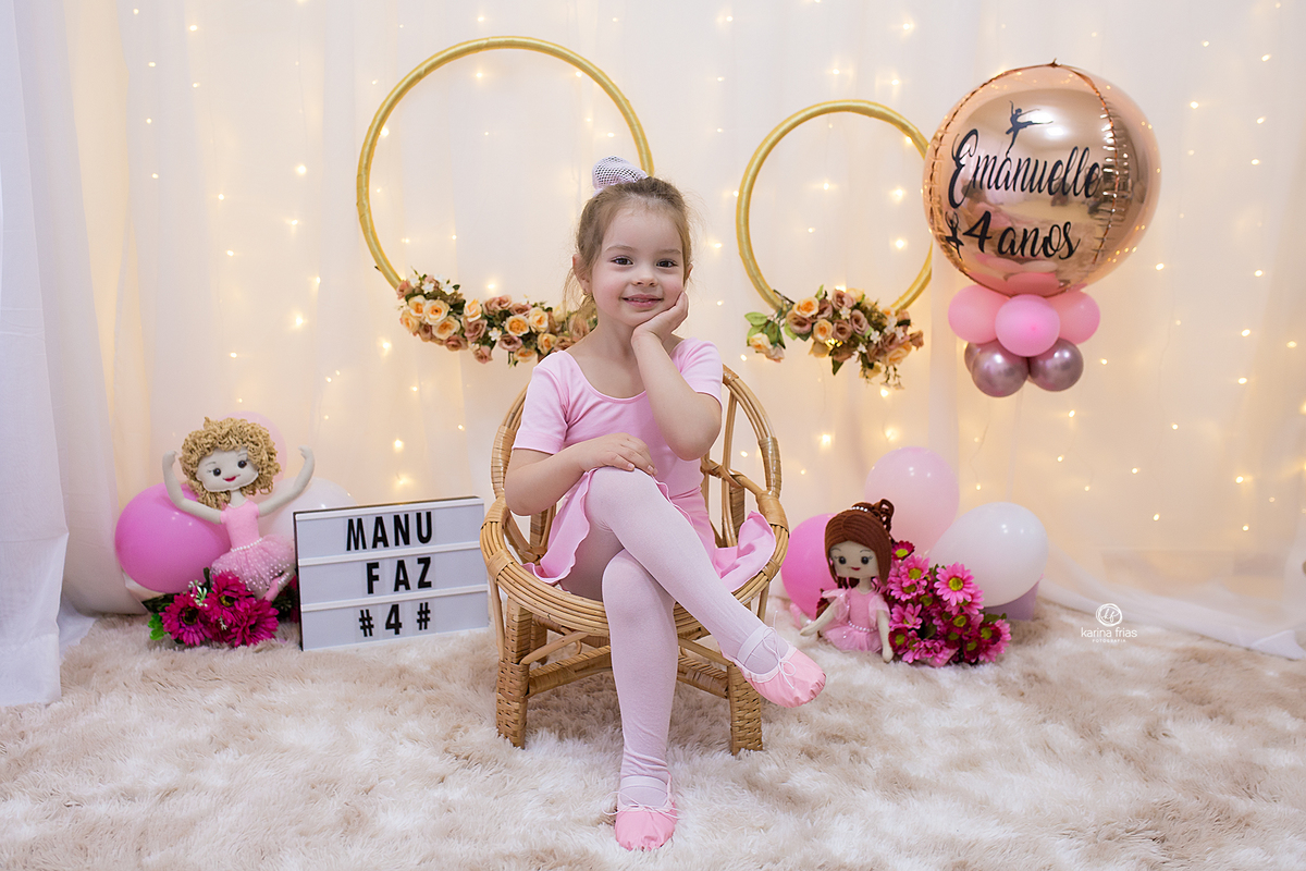 a menina parece uma moça no ensaio de 4 anos