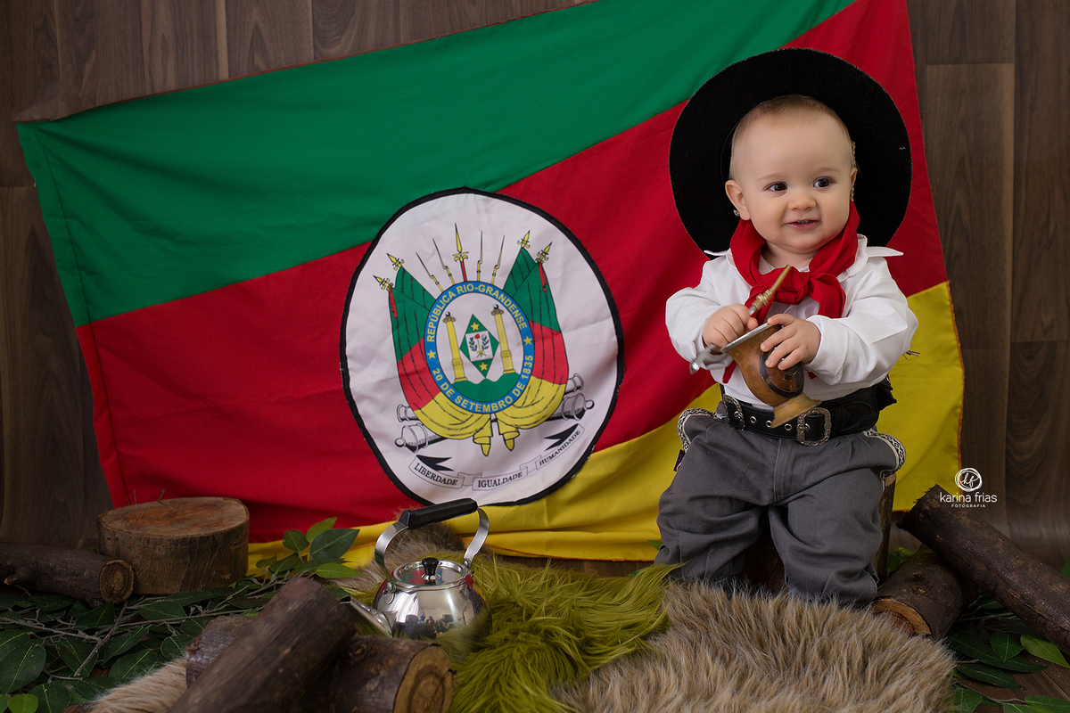 o menino brinca durante sessão infantil em caxias do sul-rs