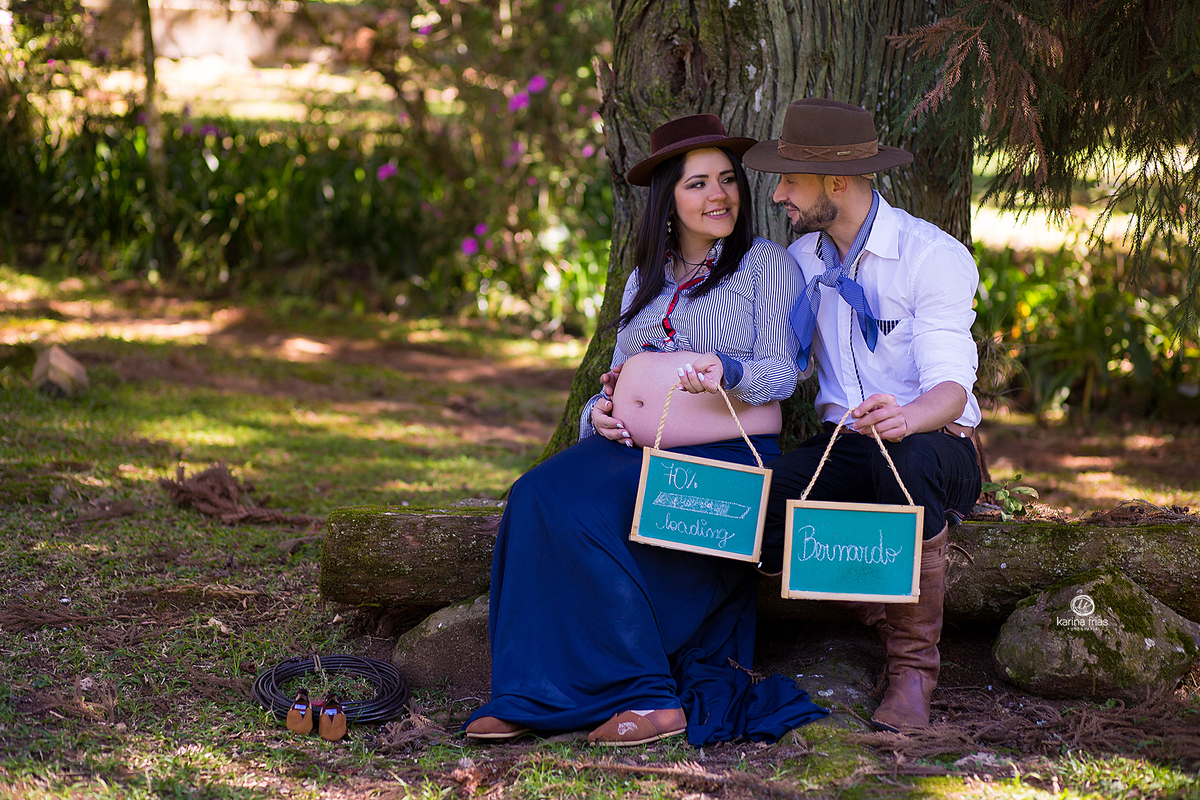 no ensaio de gestante usamos plaquinhas como acessorios