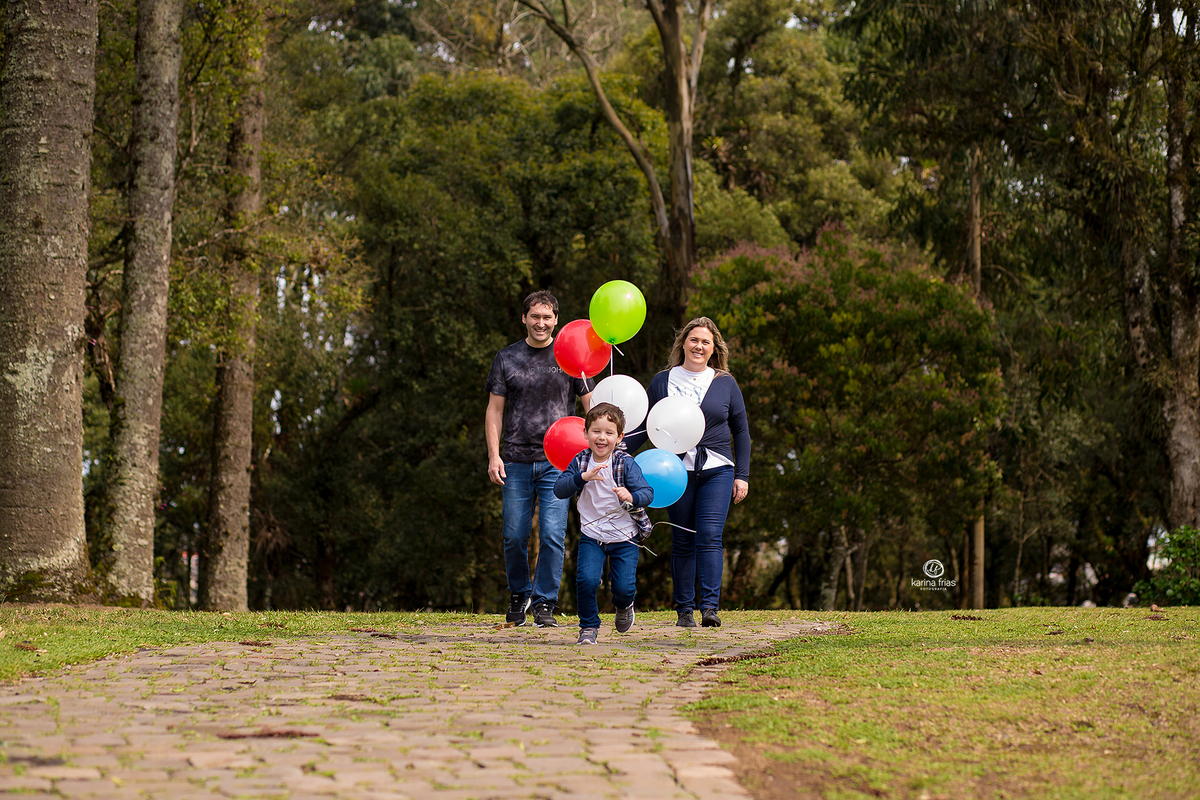 o menino corre no ensaio em caxias do sul-rs