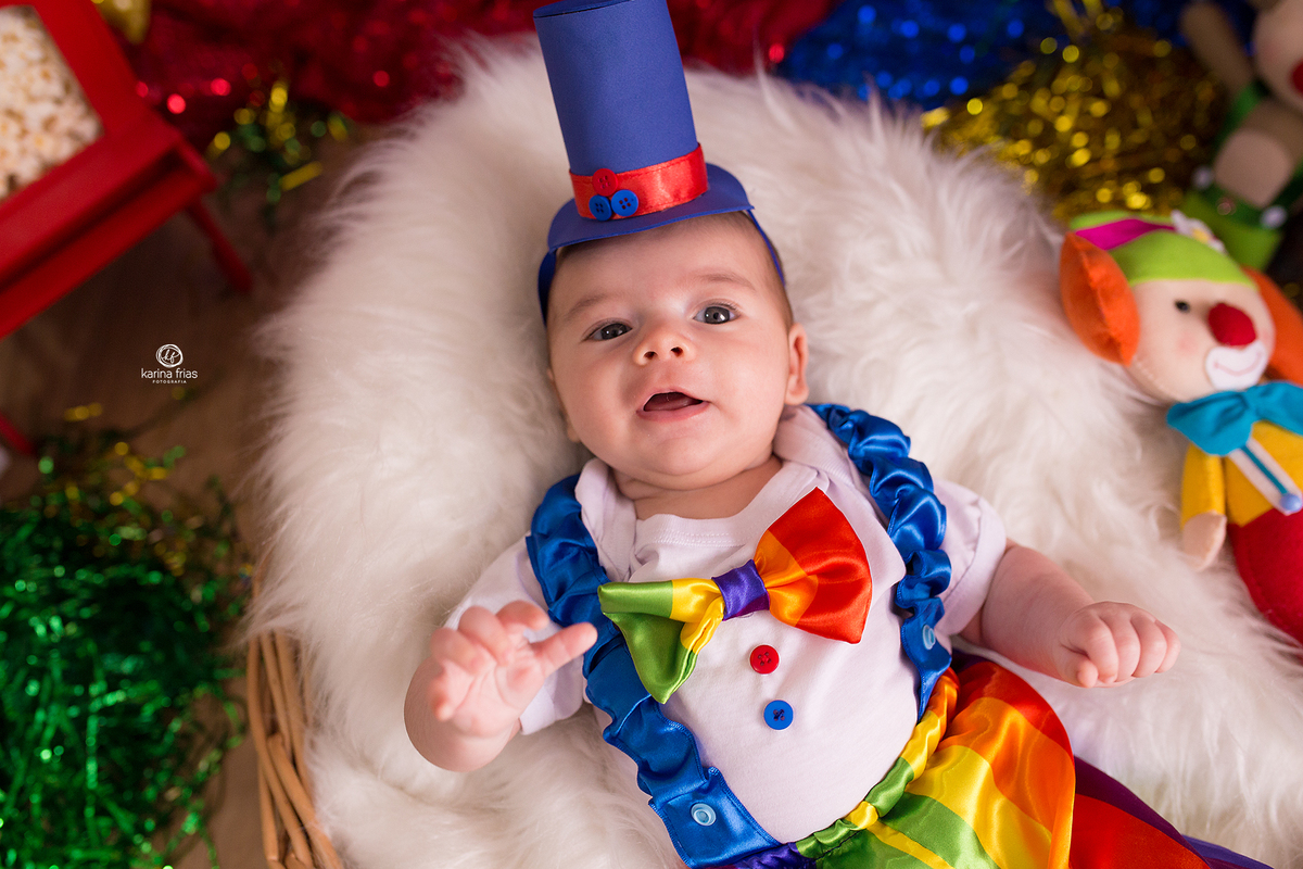 o bebe sorri para a fotografa de familia de caxias do sul, karina frias
