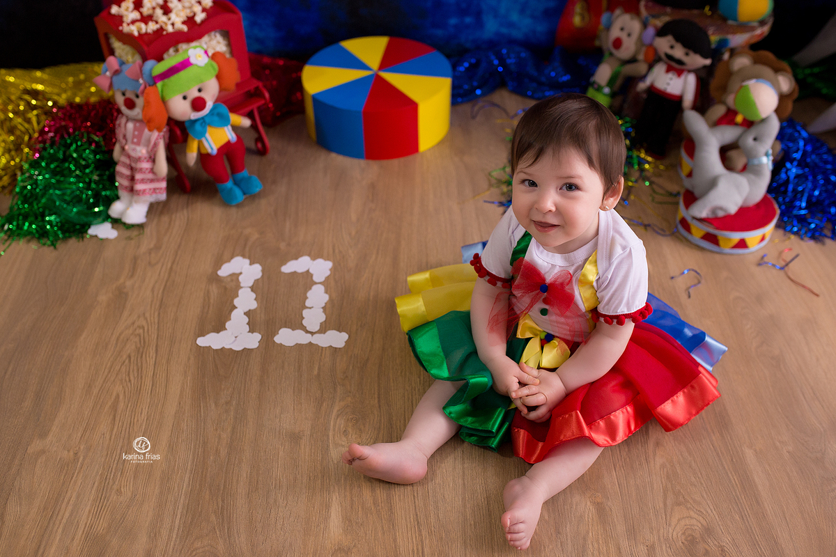 utilizamos papel para mostra o mes da criança no acompanhamento mensal