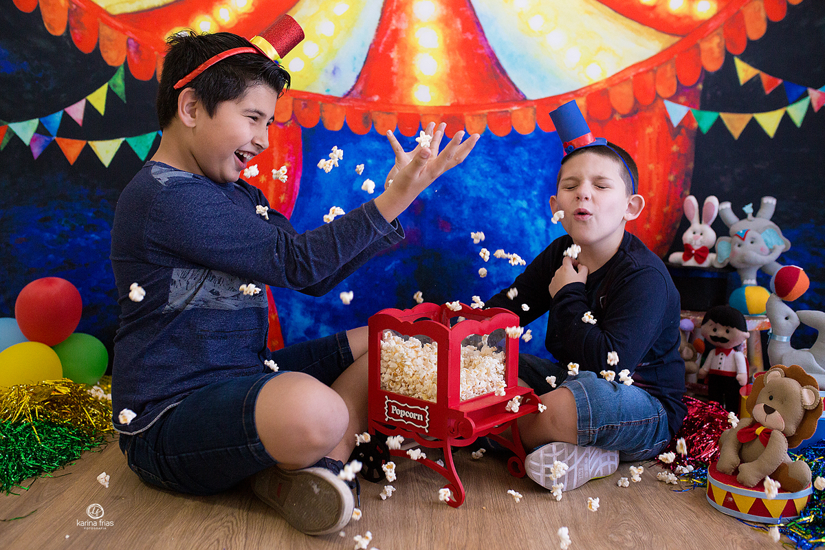 no ensaio infantil brincamos com as pipocas