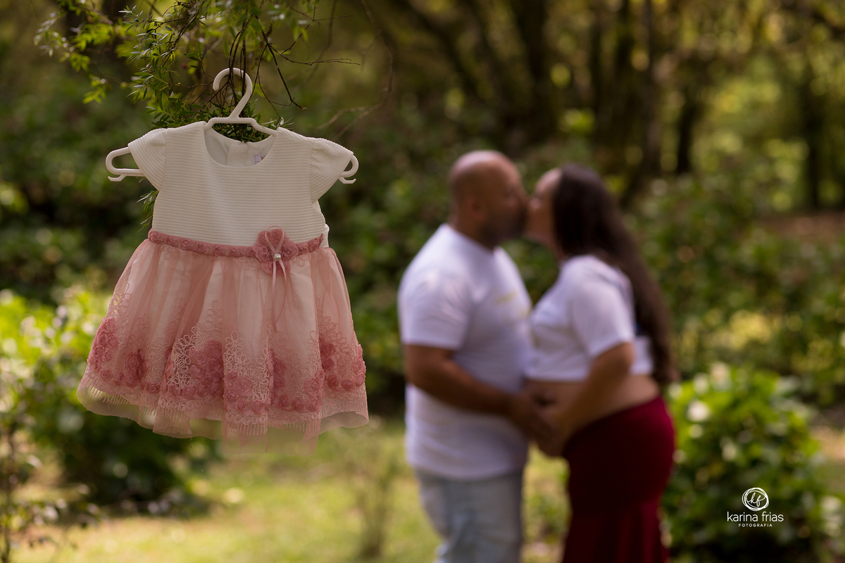 os pais estao desfocados no book de gestante