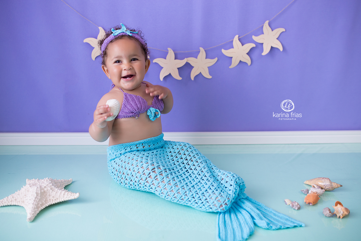 no ensaio de sereia a menina sorri