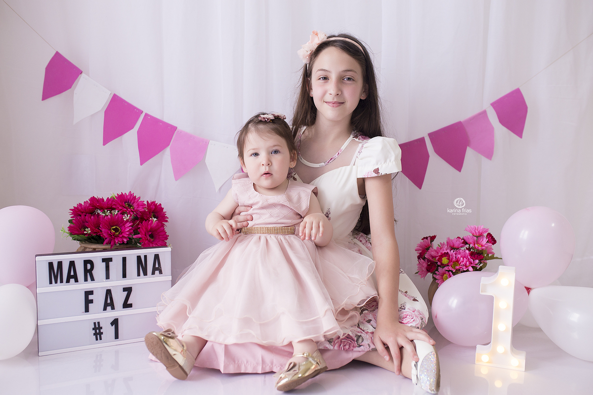 as irmas posam para a fotografa de familia  de caxias do sul, karina frias