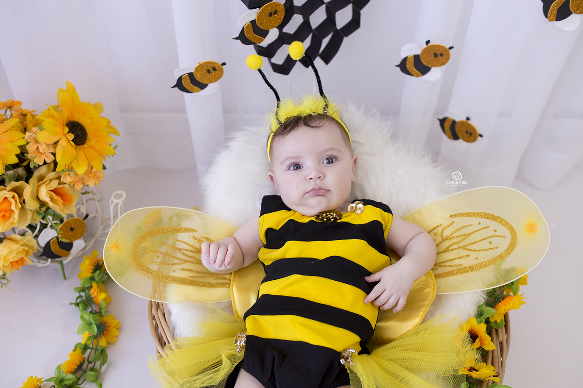 a bebe olha para a fotografa de caxias do sul, karina frias