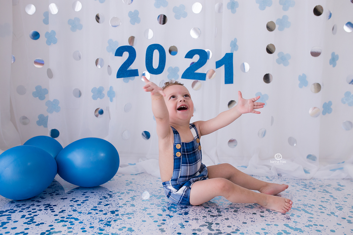 o menino se diverte no ensaio de natal em caxias do sul-rs