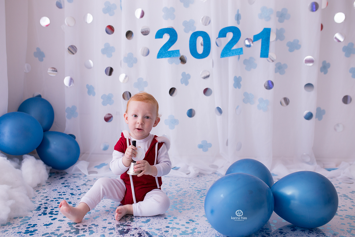 o menino sorri para a fotografa de familia de caxias do sul, karina frias