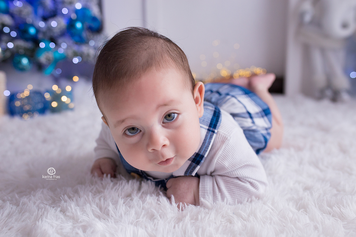 o menino olha para a fotografa de caxias do sul-rs