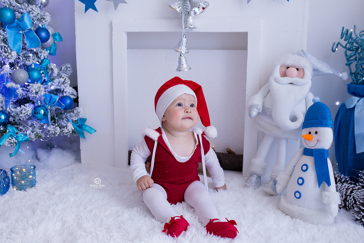 a menina esta vestida para as fotos de natal 2020 em caxias do sul