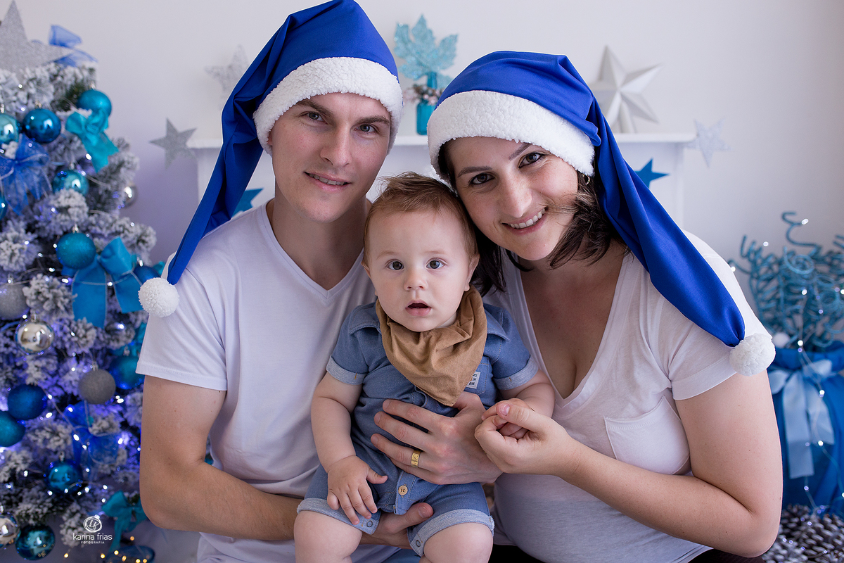 no ensaio de natal a familia sorri