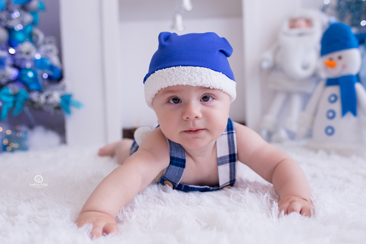 o menino olha para a fotografa de familia de caxias do sul, karina frias