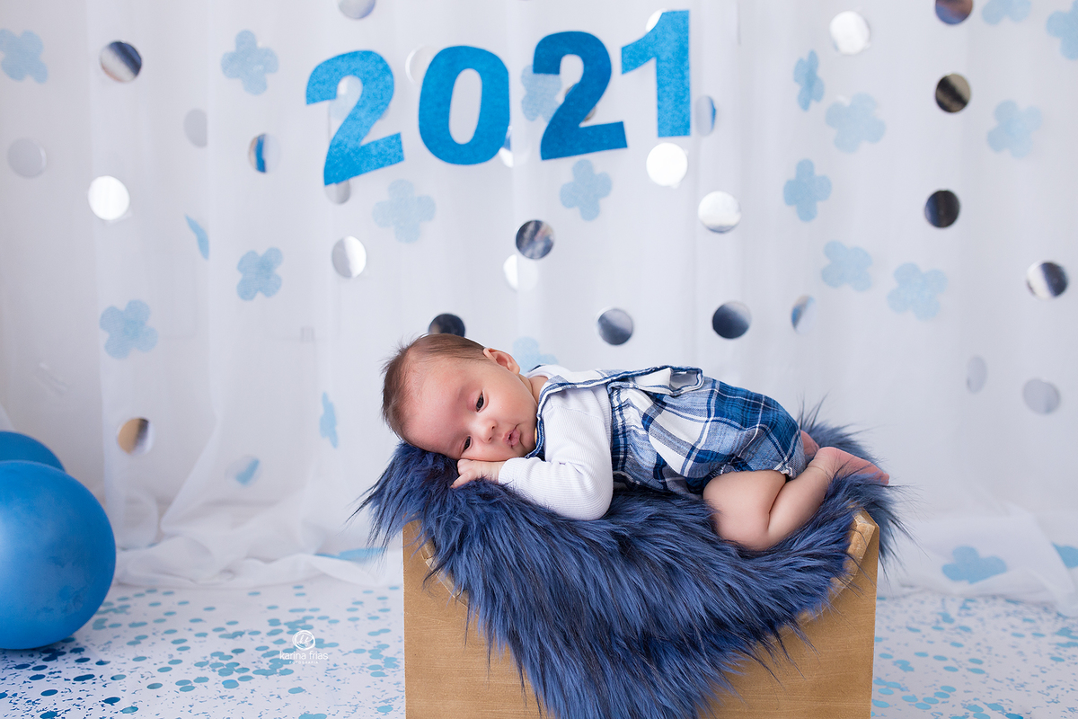 o bebe dorme durante sessão de fotos