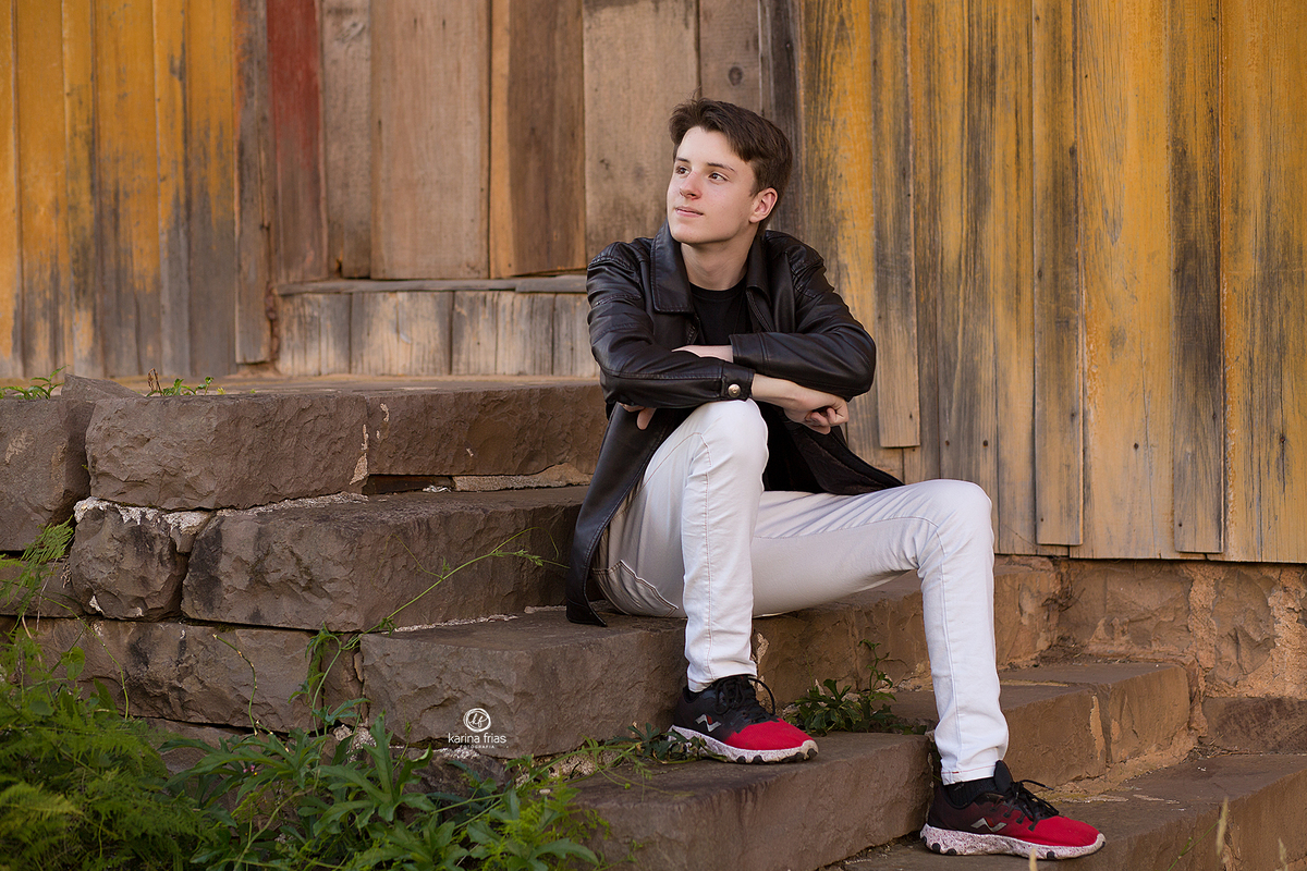 o menino comemora seus 15 anos com ensaio fotografico