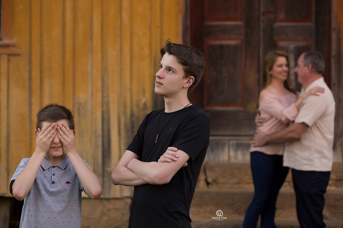 no ensaio externo os filhos se escondem