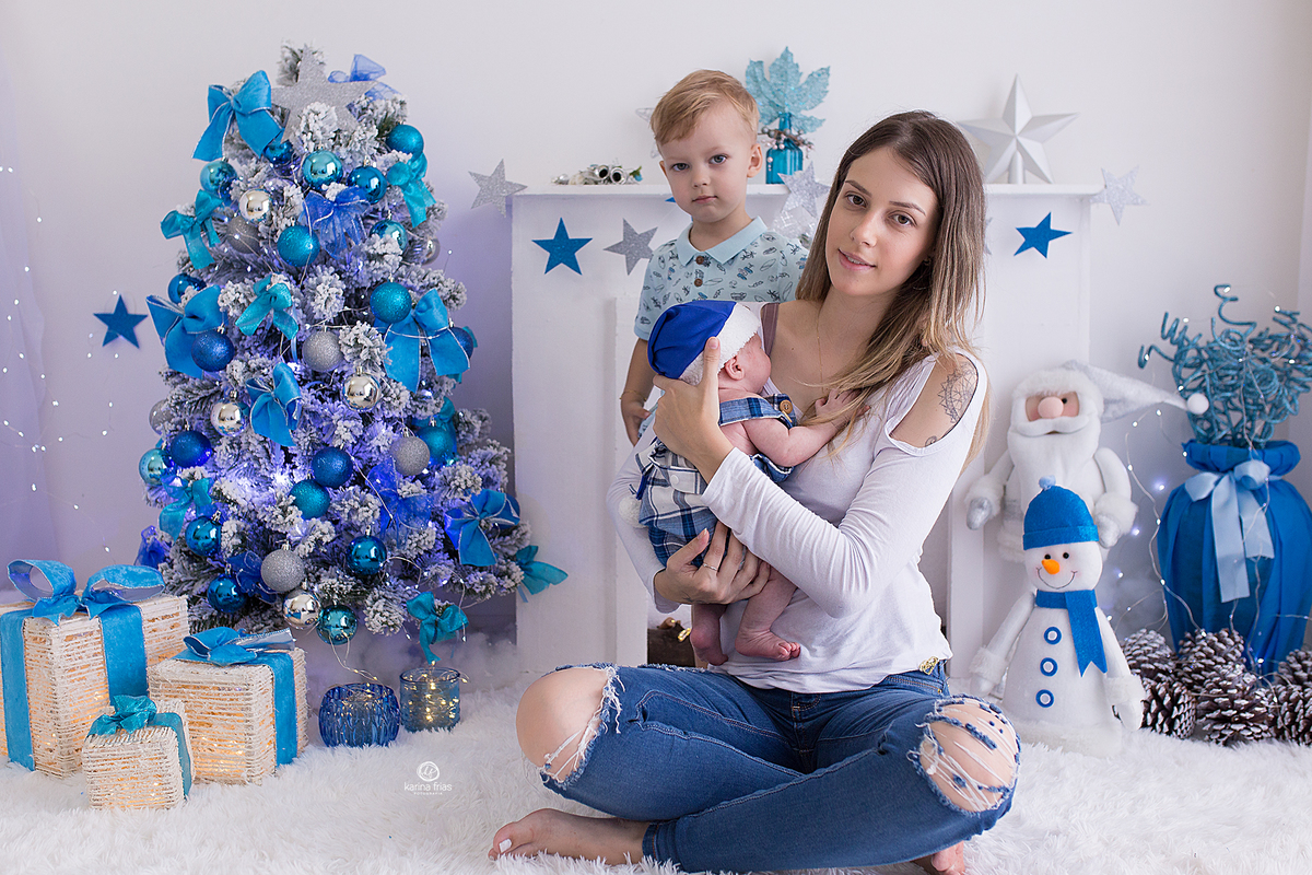 a familia olha para a fotografa de caxias do sul, karina frias