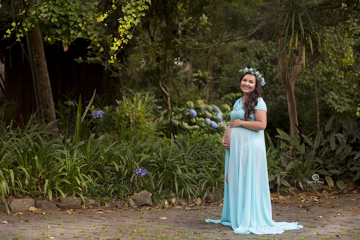 a gestante posa para a fotografa de caxias do sul, karina frias