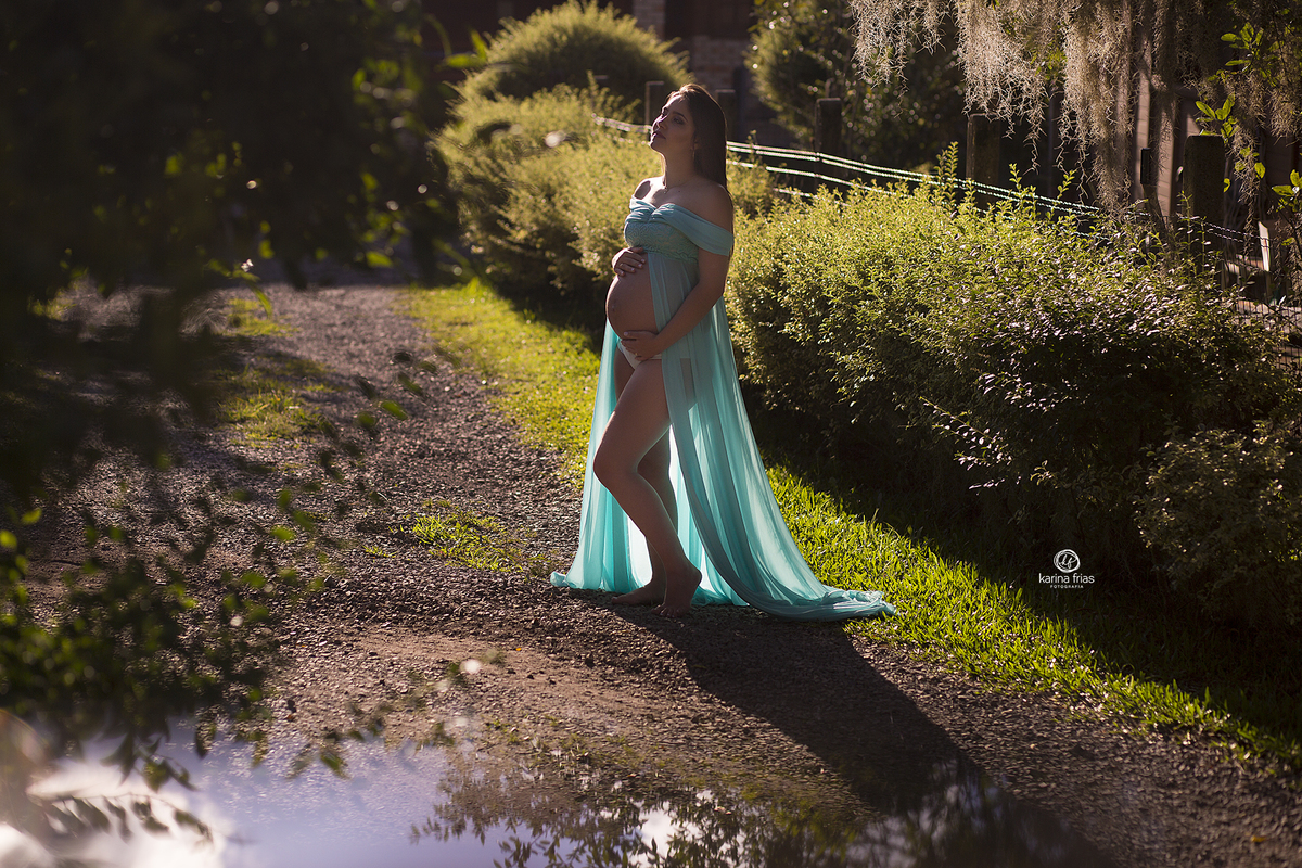 o ceu reflete durante ensaio externo de gestante