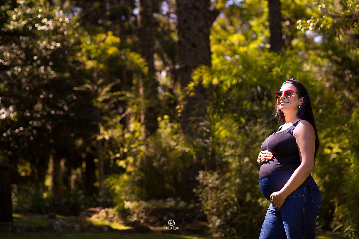a gestante sorri para a fotografa de caxias do sul, karina frias