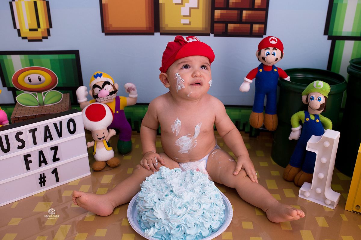 no ensaio smash o bebe esta lambuzado