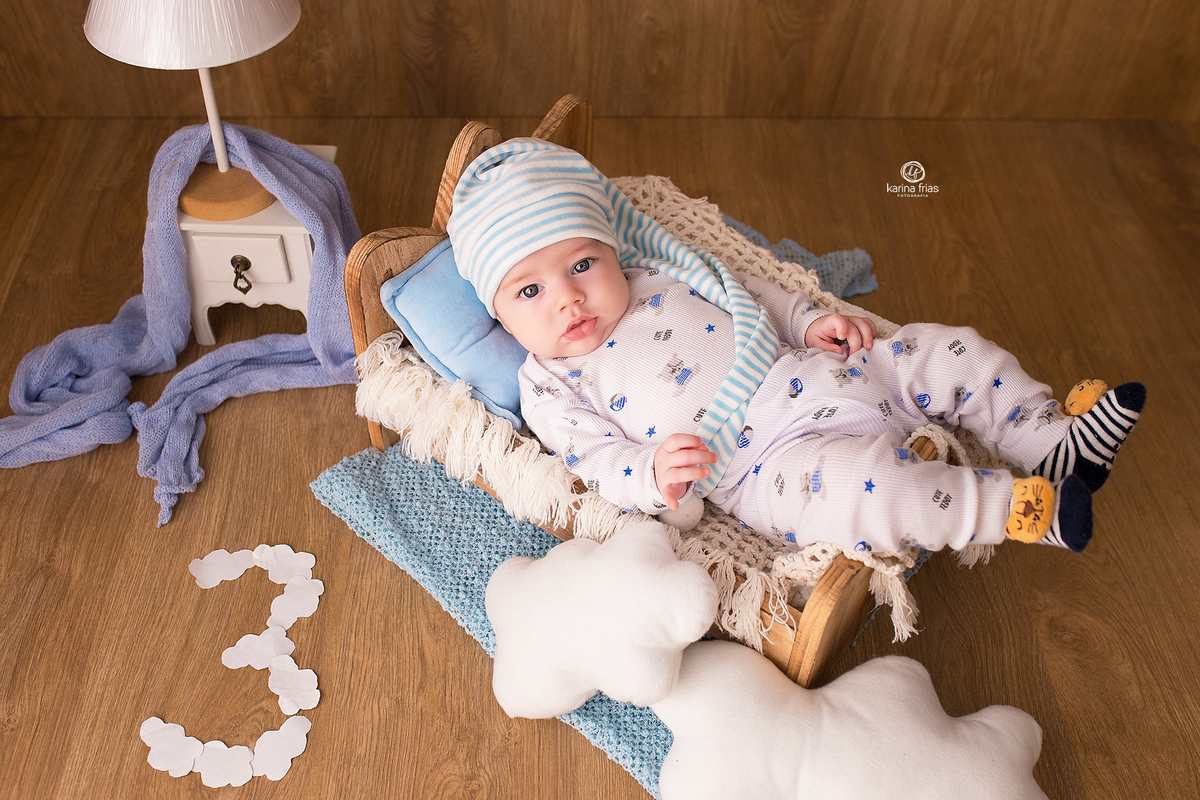 no ensaio infantil colocamos o numero do mes do bebe