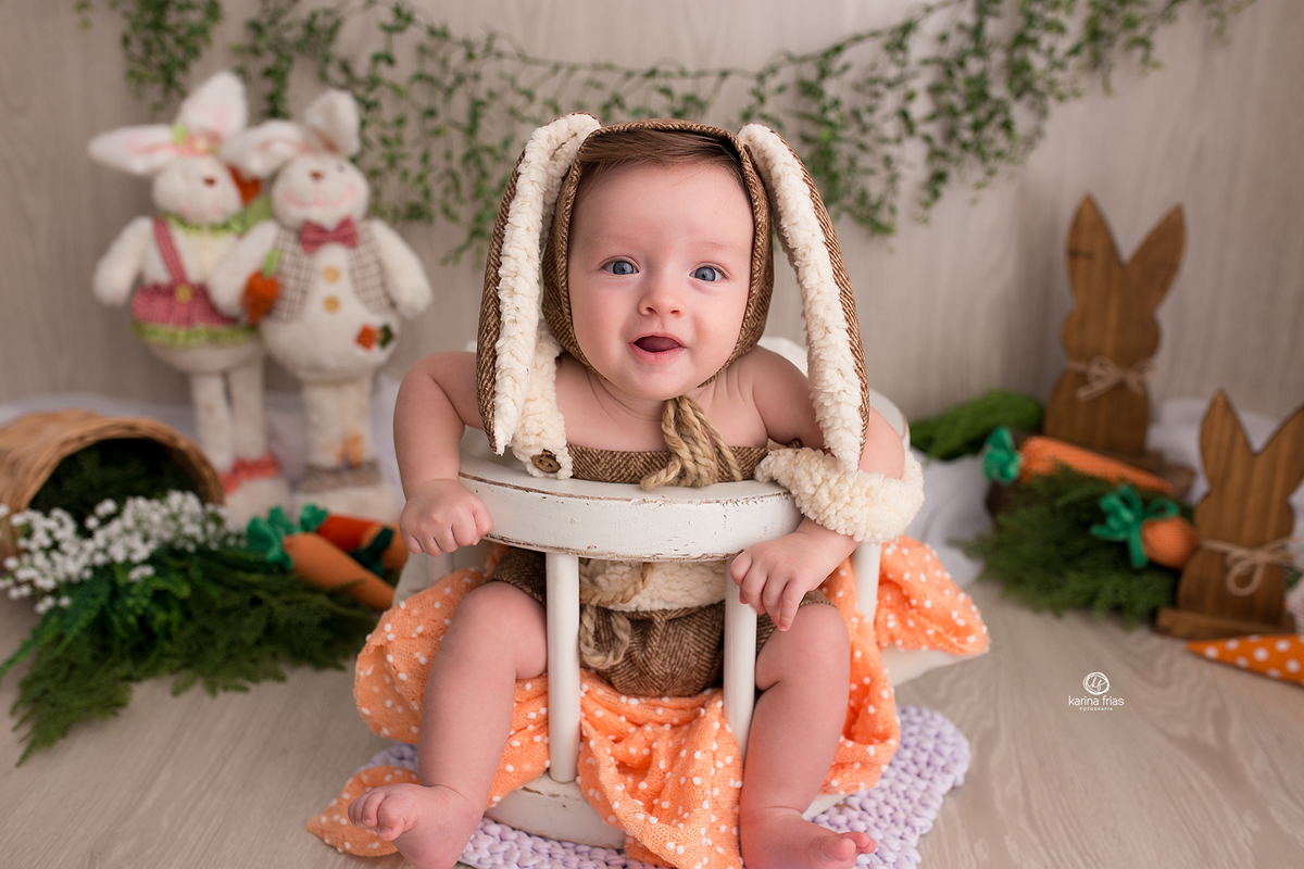 no ensaio infantil o bebe da risada