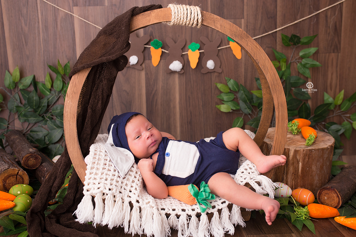 o bebe olha par a fotografa de caxias do sul, karina frias