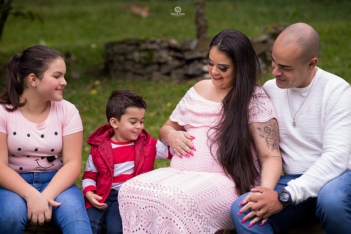 a familia toda participou do ensaio de gestante