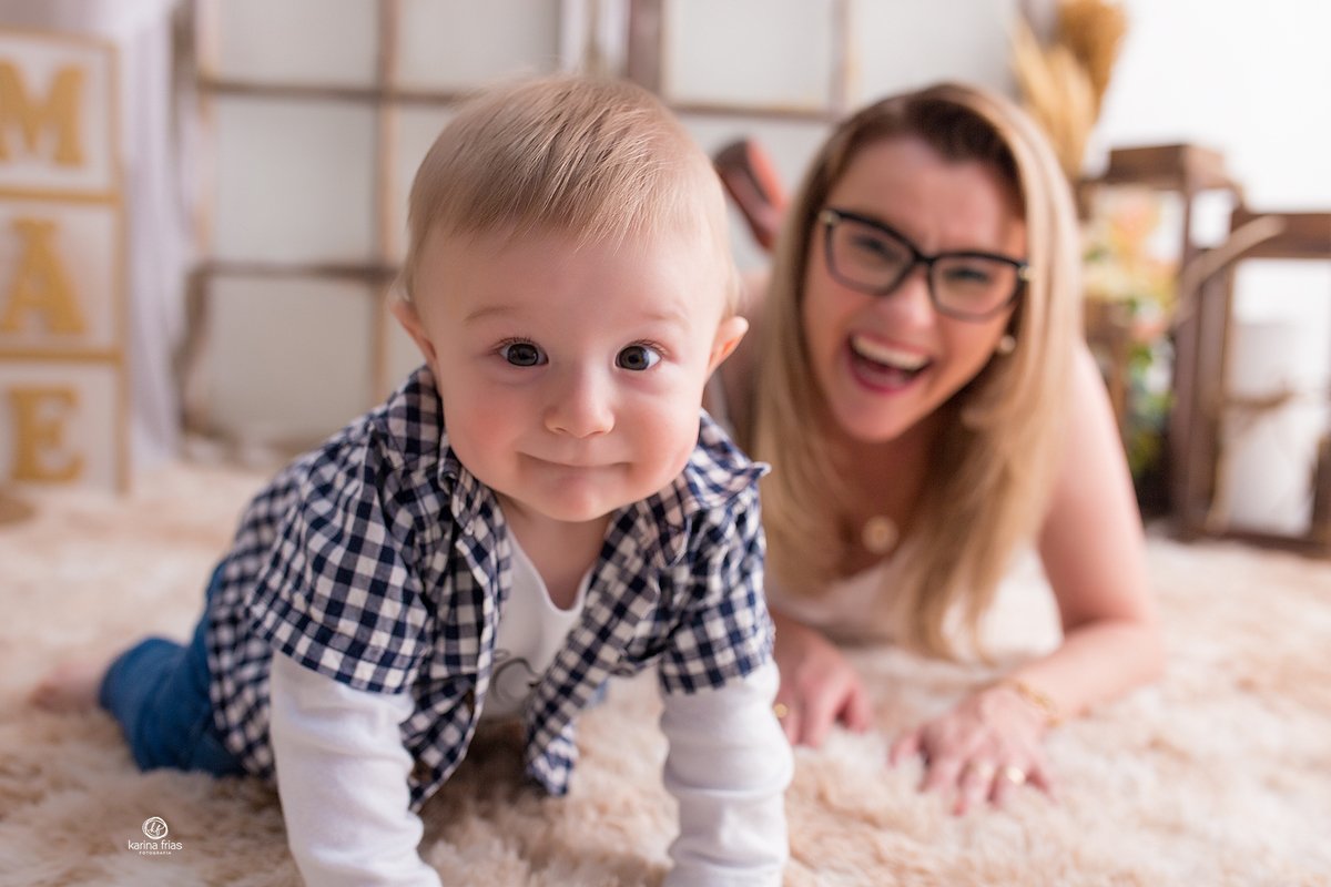 a mae se diverte durante ensaio em estudio de caxias do sul-rs