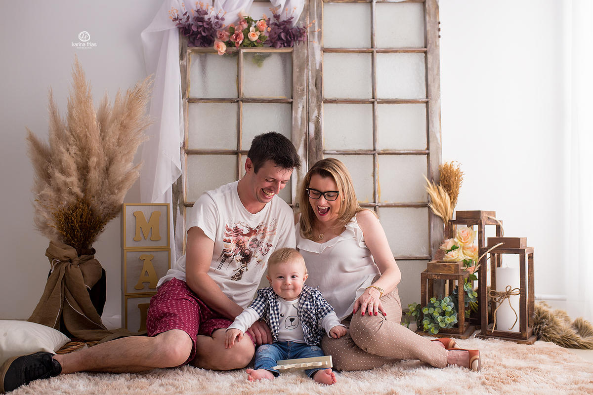a familia posa para a fotografa de caxias do sul, karina frias