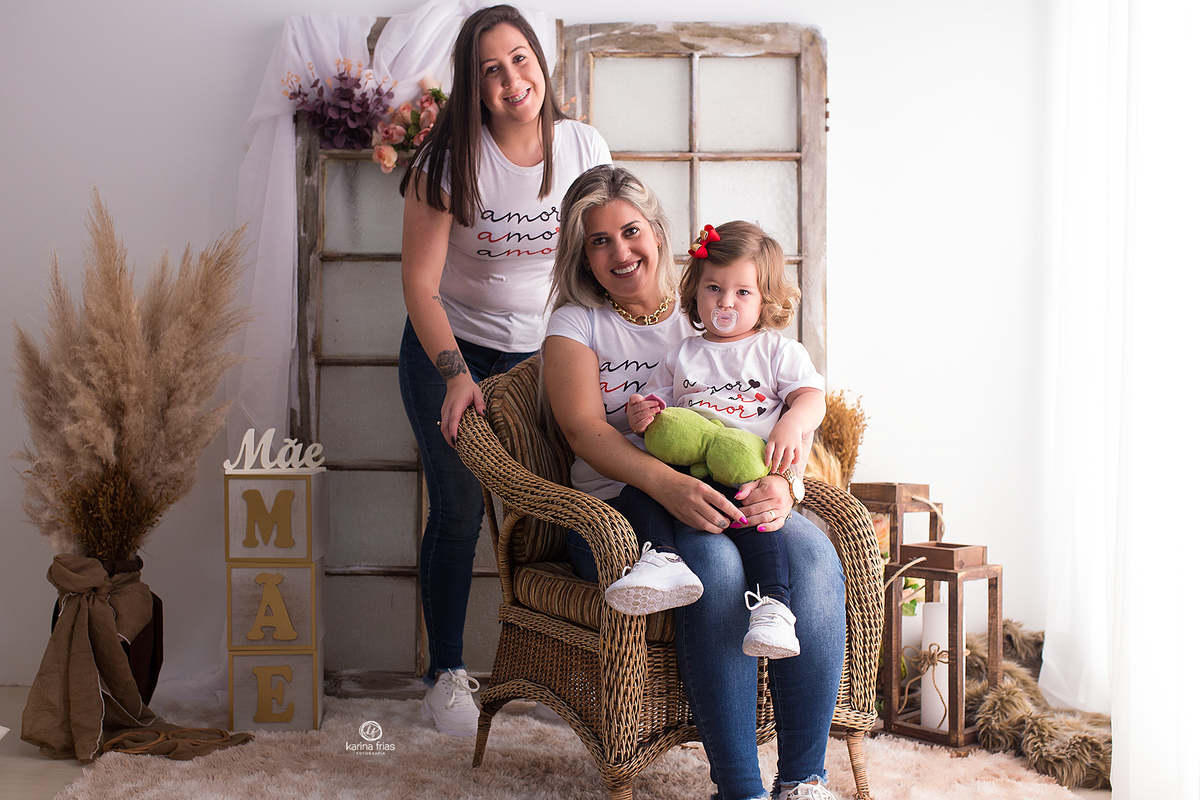 a familia posa para a fotografa de caxias do sul, karina frias