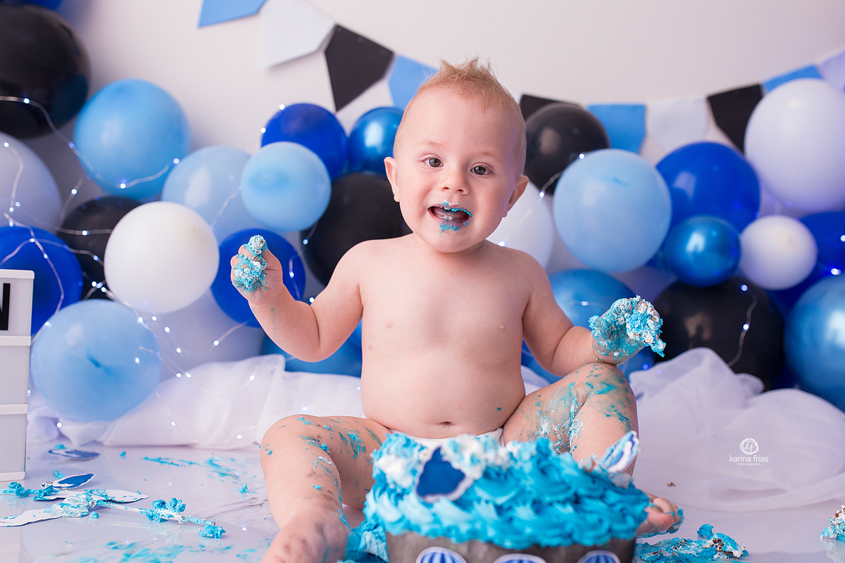 o bebe sorri para a fotografa de crianças de caxias do sul, karina frias