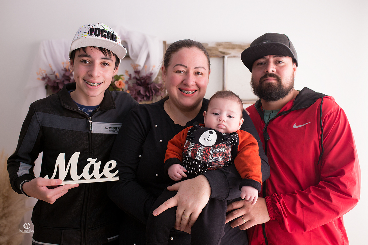 os modelos olham para a fotografa de familia de caxias do sul, karina frias