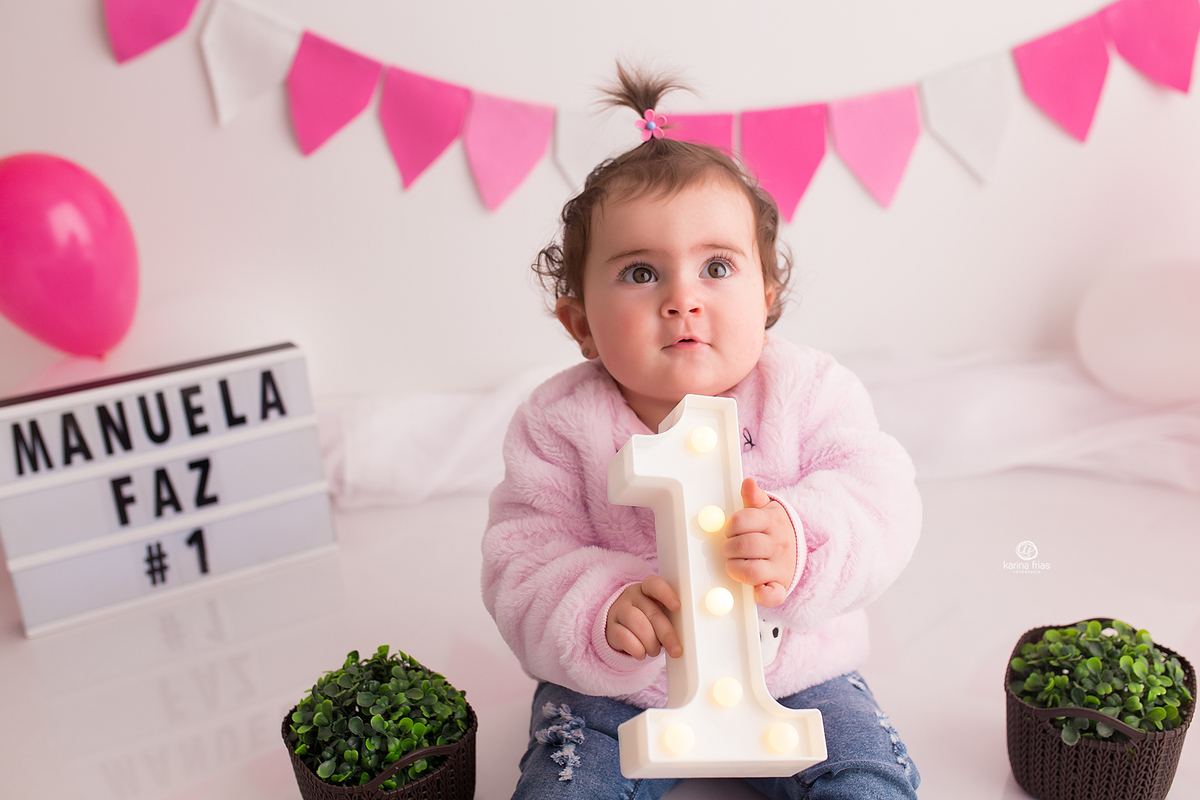 a manina segura o numero um no ensaio de um aninho