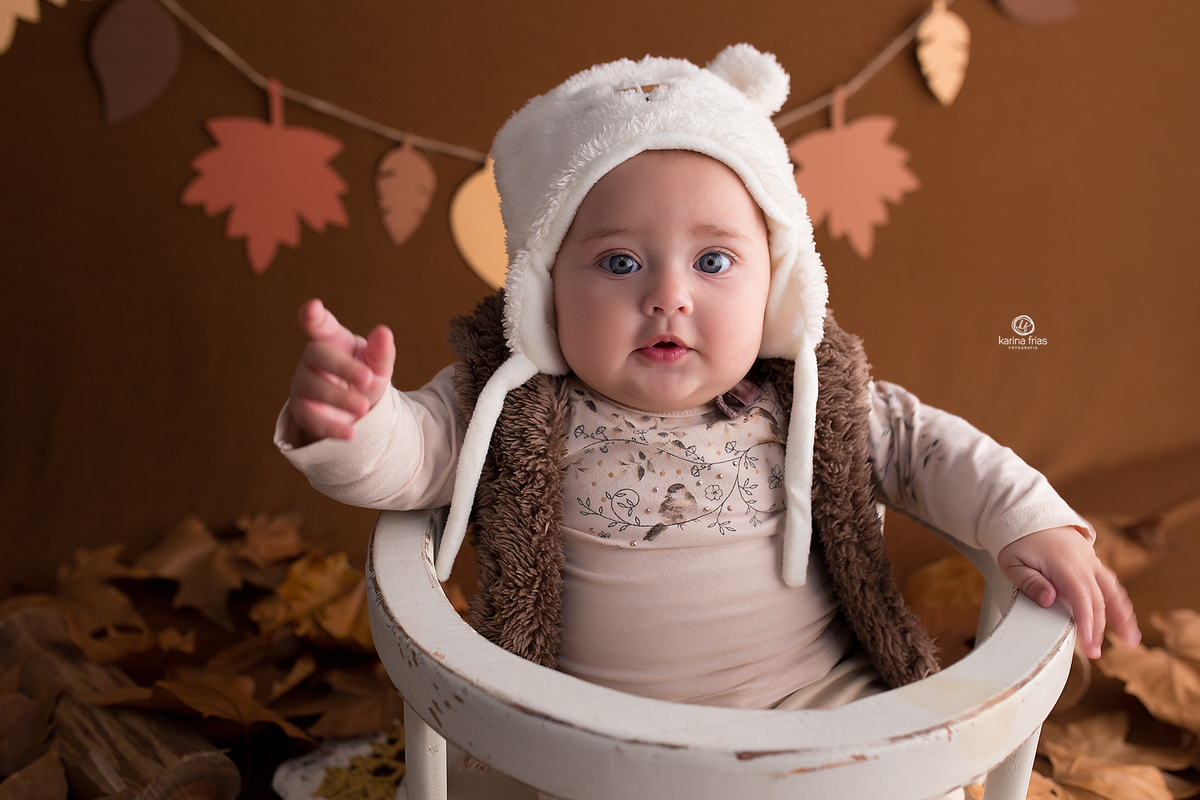 amenina olha para  a fotografa de caxias do sul, karina frias