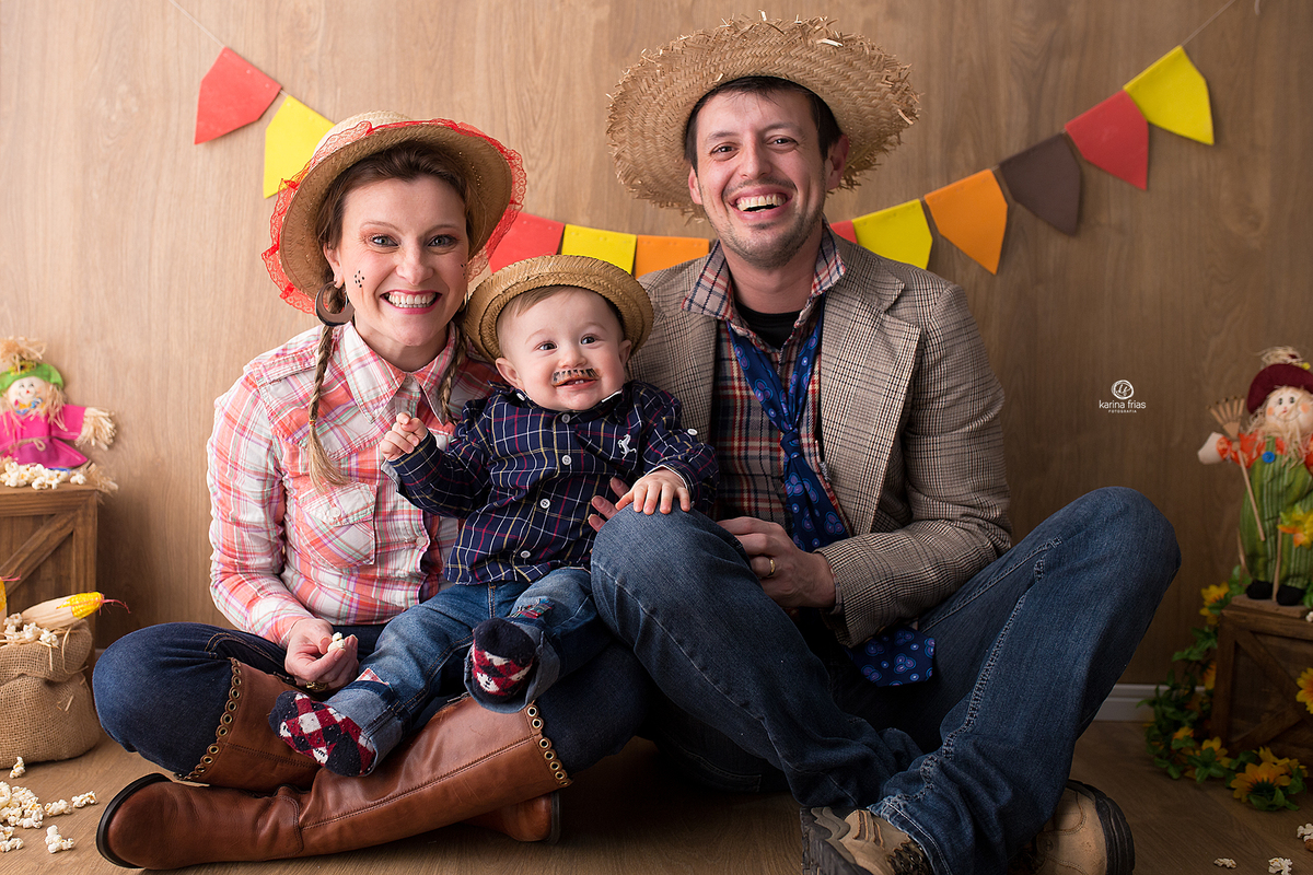 os pais participaram da sessão vestidos de caipira