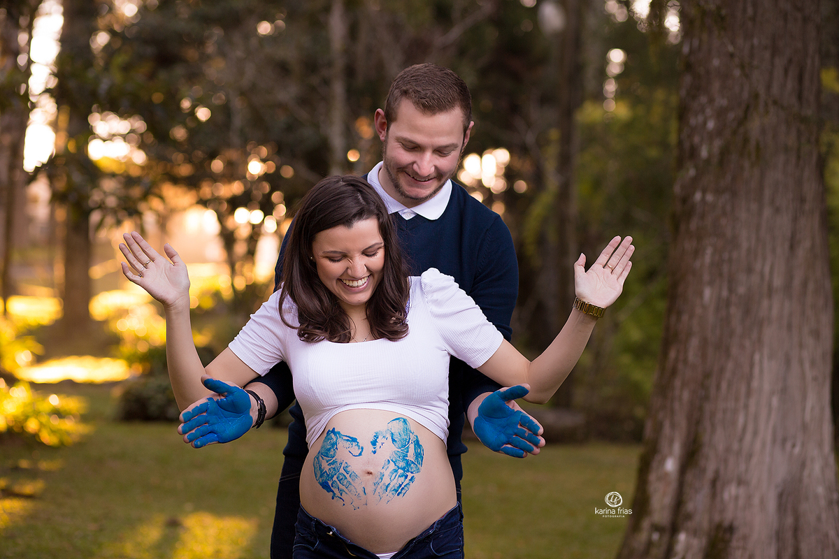 no book de gestante, usamos tinta para pintar a barriga da mae