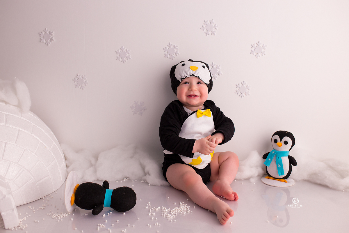 no cenario de inverno o bebe sorri