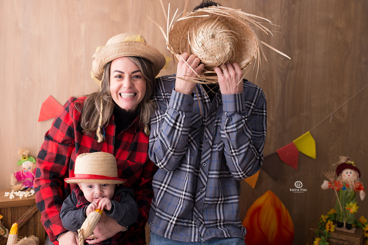 o pai se esconde no ensaio infantil